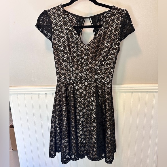 B Darling Lace Dress Size 3/4 - Picture 2 of 14